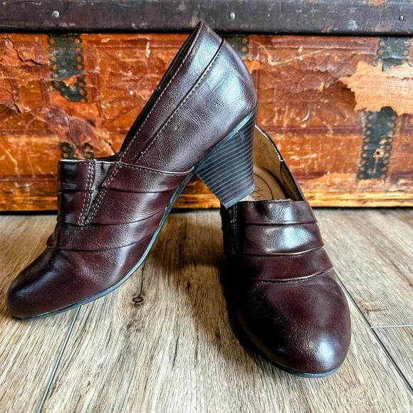 Life Stride Gamut Soft System Heeled Booties Pumps - Picture 2 of 12